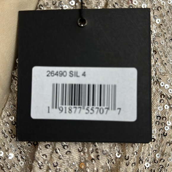 NWT - MAC DUGGAL - SEQUINED LONG SLEEVE GOWN - SIZE 4 - 6370 - Picture 4 of 4